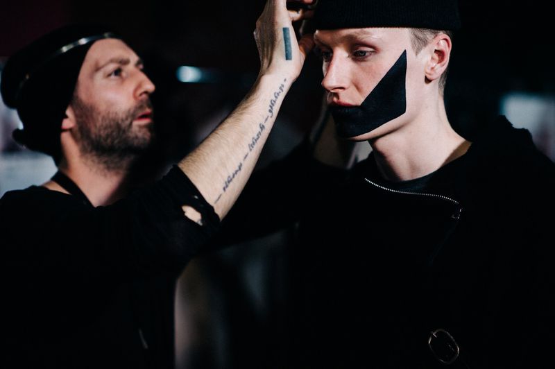 Saberi秀前的仔细检查