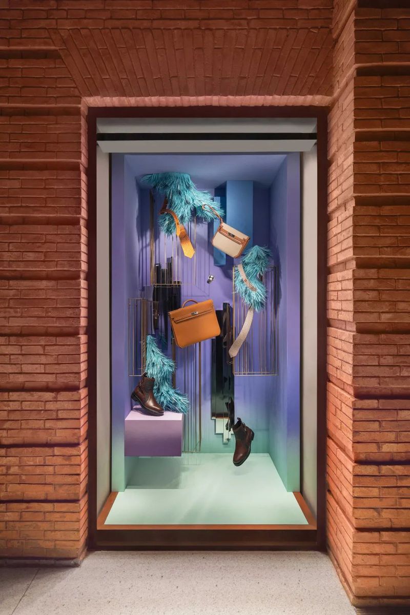 menchari被爱马仕董事长jean louis dumas hermes正式任命为橱窗设计